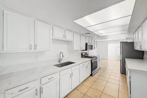 Kitchen - 1621 N 37th Dr, Phoenix, AZ 85009 photo 2 of 3