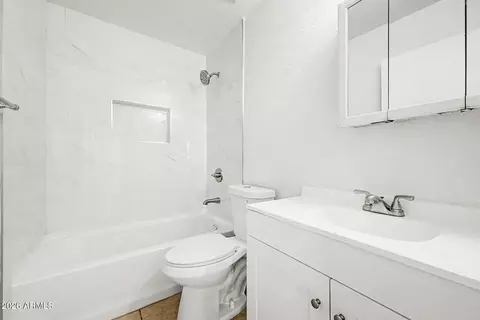 Bath - 1621 N 37th Dr, Phoenix, AZ 85009 photo 2 of 2