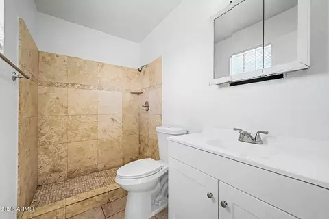 Bath - 1621 N 37th Dr, Phoenix, AZ 85009 photo 1 of 2