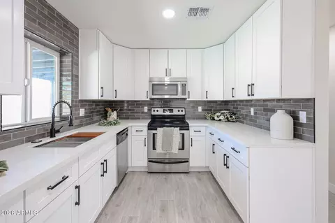 Kitchen - 6609 N 20th Ave, Phoenix, AZ 85015 photo 3 of 4
