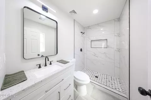 Bath - 6609 N 20th Ave, Phoenix, AZ 85015 photo 2 of 2