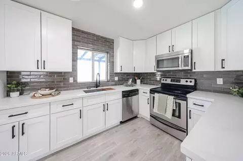 Kitchen - 6609 N 20th Ave, Phoenix, AZ 85015 photo 4 of 4