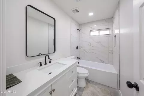 Bath - 6609 N 20th Ave, Phoenix, AZ 85015 photo 1 of 2