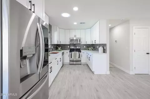 Kitchen - 6609 N 20th Ave, Phoenix, AZ 85015 photo 2 of 4
