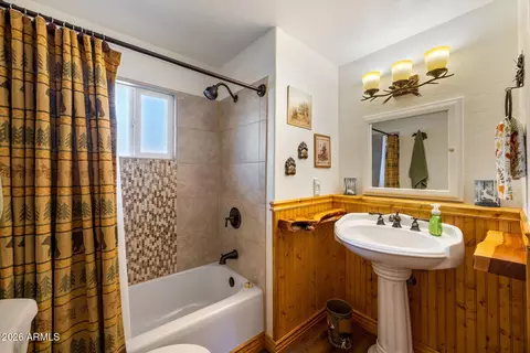 Bath - 2976 Pine Rim Rd, Overgaard, AZ 85933 photo 3 of 3