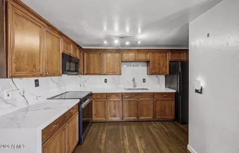 Kitchen - 6224 W Berkeley Rd, Phoenix, AZ 85035 photo 1 of 1