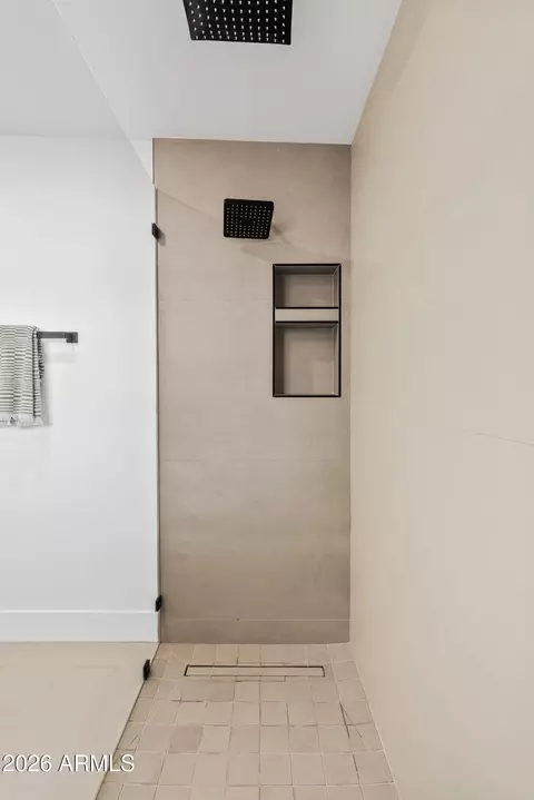 Bath - 1322 E Catalina Dr, Phoenix, AZ 85014 photo 4 of 5