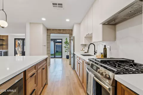 Entry Way - 1322 E Catalina Dr, Phoenix, AZ 85014 photo 1 of 1