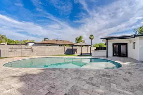 Exterior - 1322 E Catalina Dr, Phoenix, AZ 85014 photo 5 of 6