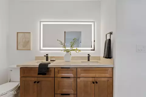 Bath - 1322 E Catalina Dr, Phoenix, AZ 85014 photo 3 of 5