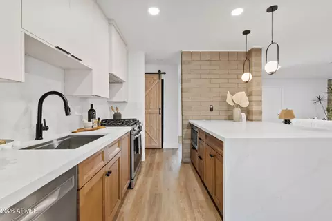 Kitchen - 1322 E Catalina Dr, Phoenix, AZ 85014 photo 3 of 4