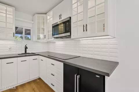 Kitchen - 1322 E Catalina Dr, Phoenix, AZ 85014 photo 4 of 4