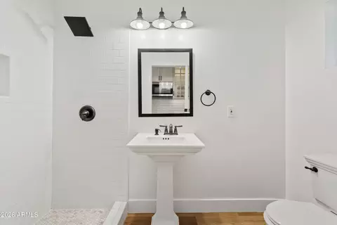 Bath - 1322 E Catalina Dr, Phoenix, AZ 85014 photo 5 of 5