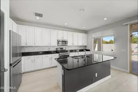 Kitchen - 3912 E Blue Spruce Ln, Gilbert, AZ 85298 photo 1 of 2