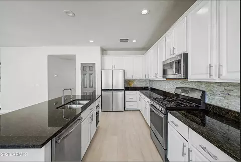 Kitchen - 3912 E Blue Spruce Ln, Gilbert, AZ 85298 photo 2 of 2