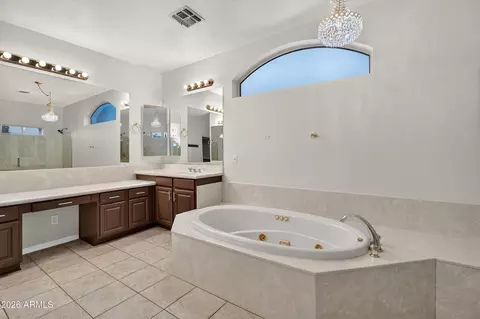 Bath - 4507 E Olive Ave, Gilbert, AZ 85234 photo 3 of 7