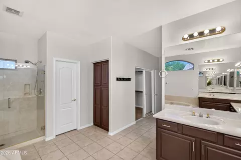 Bath - 4507 E Olive Ave, Gilbert, AZ 85234 photo 4 of 7