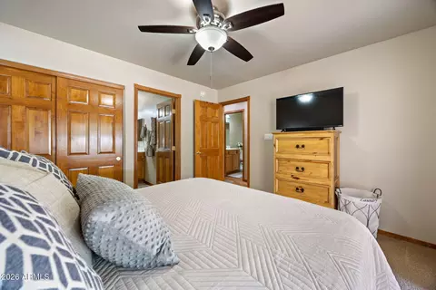Bedroom - 2327 S Buffalo Loop, Overgaard, AZ 85933 photo 2 of 3