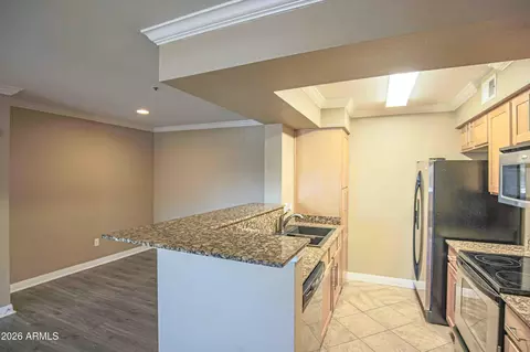 Kitchen - 2025 E Campbell Ave #140, Phoenix, AZ 85016 photo 2 of 3