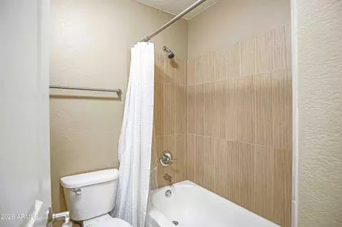 Bath - 2025 E Campbell Ave #140, Phoenix, AZ 85016 photo 2 of 3