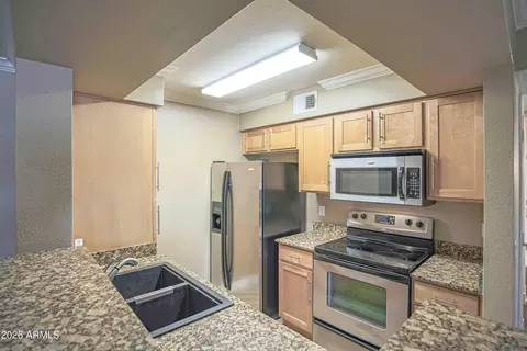 Kitchen - 2025 E Campbell Ave #140, Phoenix, AZ 85016 photo 1 of 3