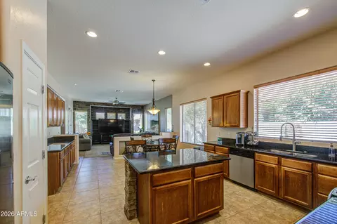 Kitchen - 6960 S Forest Ave, Gilbert, AZ 85298 photo 6 of 9