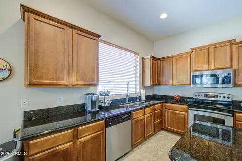 Kitchen - 6960 S Forest Ave, Gilbert, AZ 85298 photo 3 of 9