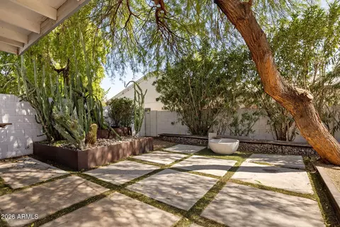 Exterior - 717 E Sack Dr, Phoenix, AZ 85024 photo 2 of 7