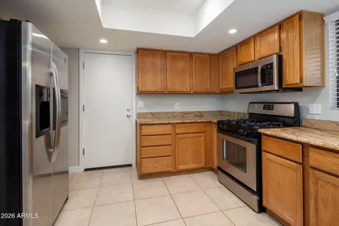 Kitchen - 717 E Sack Dr, Phoenix, AZ 85024 photo 3 of 3