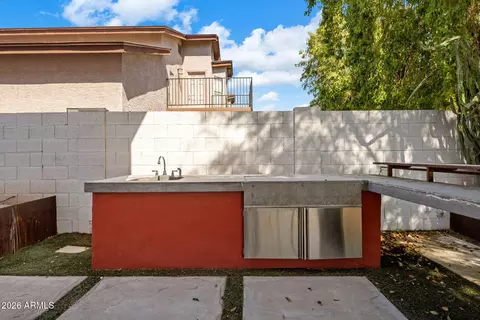 Exterior - 717 E Sack Dr, Phoenix, AZ 85024 photo 4 of 7