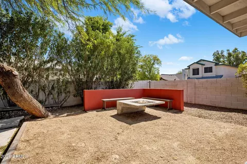 Exterior - 717 E Sack Dr, Phoenix, AZ 85024 photo 7 of 7
