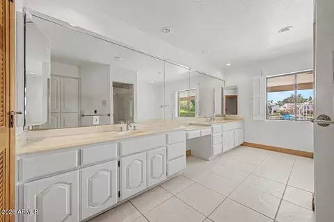 Bath - 1071 E Sandpiper Dr, Tempe, AZ 85283 photo 8 of 9