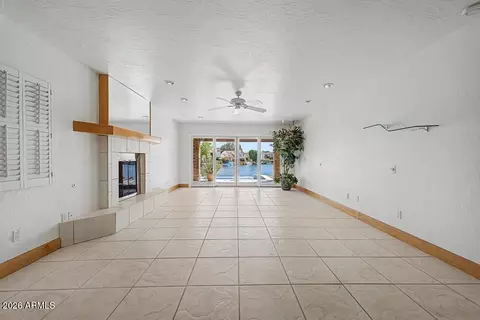 Living - 1071 E Sandpiper Dr, Tempe, AZ 85283 photo 15 of 17