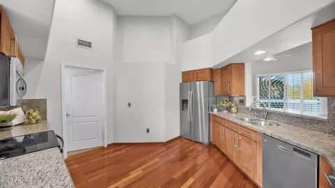 Kitchen - 1747 E Northern Ave #277, Phoenix, AZ 85020 photo 2 of 2