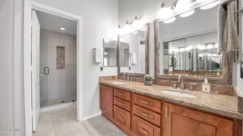 Bath - 1747 E Northern Ave #277, Phoenix, AZ 85020 photo 2 of 3