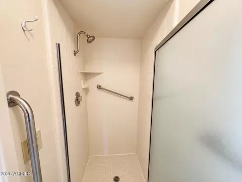 Bath - 8338 E Navarro Ave, Mesa, AZ 85209 photo 2 of 3