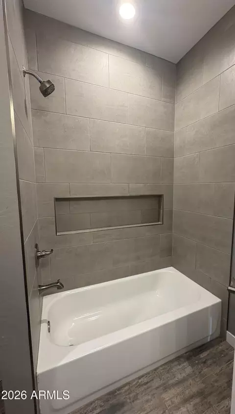 Bath - 39026 N 9th Ave, Phoenix, AZ 85086 photo 2 of 3
