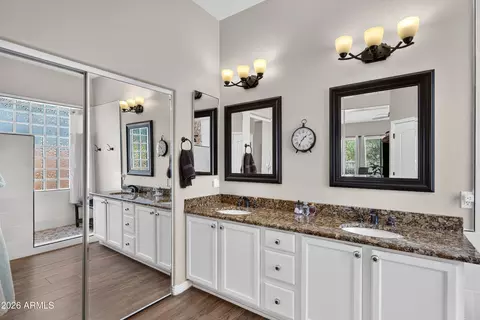 Bath - 5016 E Robin Ln, Phoenix, AZ 85054 photo 1 of 5