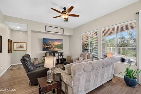 Living - 5016 E Robin Ln, Phoenix, AZ 85054 photo 2 of 3