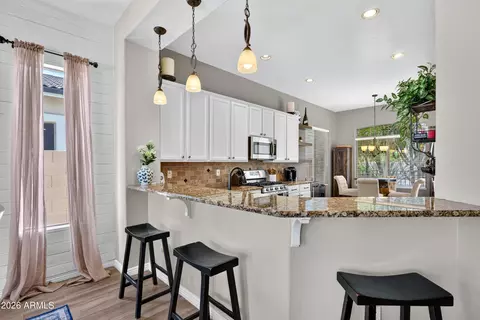 Kitchen - 5016 E Robin Ln, Phoenix, AZ 85054 photo 2 of 6