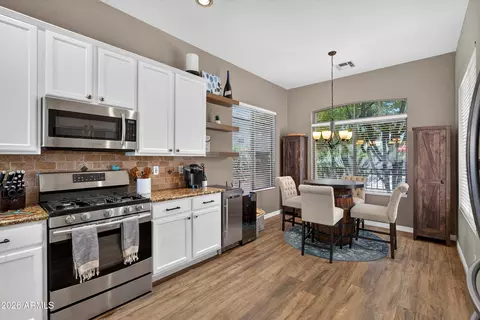 Kitchen - 5016 E Robin Ln, Phoenix, AZ 85054 photo 6 of 6