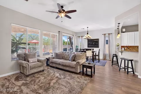 Living - 5016 E Robin Ln, Phoenix, AZ 85054 photo 2 of 4