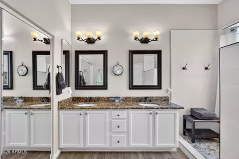 Bath - 5016 E Robin Ln, Phoenix, AZ 85054 photo 2 of 5
