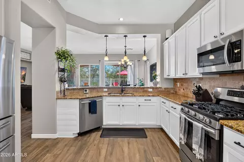 Kitchen - 5016 E Robin Ln, Phoenix, AZ 85054 photo 1 of 6