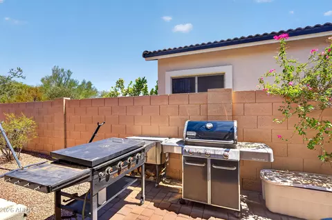 Exterior - 5016 E Robin Ln, Phoenix, AZ 85054 photo 6 of 8