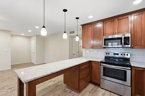 Kitchen - 5525 E Thomas Rd #C2, Phoenix, AZ 85018 photo 2 of 4