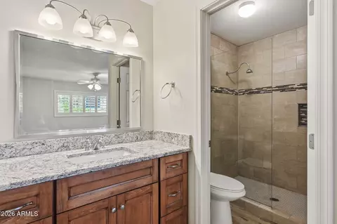 Bath - 5525 E Thomas Rd #C2, Phoenix, AZ 85018 photo 1 of 3