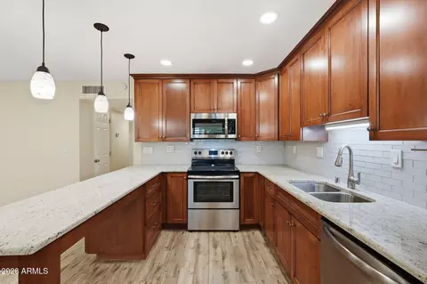 Kitchen - 5525 E Thomas Rd #C2, Phoenix, AZ 85018 photo 1 of 4