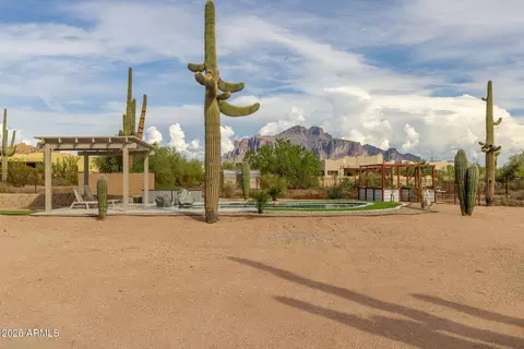 Exterior - 4921 N Wolverine Pass Rd, Apache Junction, AZ 85119 photo 10 of 13