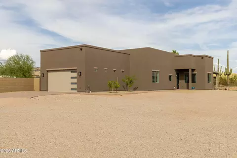 Exterior - 4921 N Wolverine Pass Rd, Apache Junction, AZ 85119 photo 3 of 13
